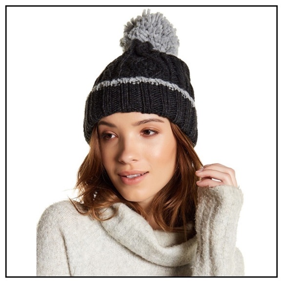 NWT Joe Fresh Cable Knit PomPom Beanie - Picture 2 of 3